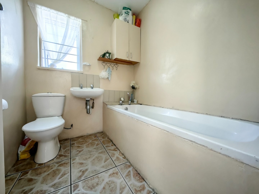 2 Bedroom Property for Sale in Harmony Village Western Cape